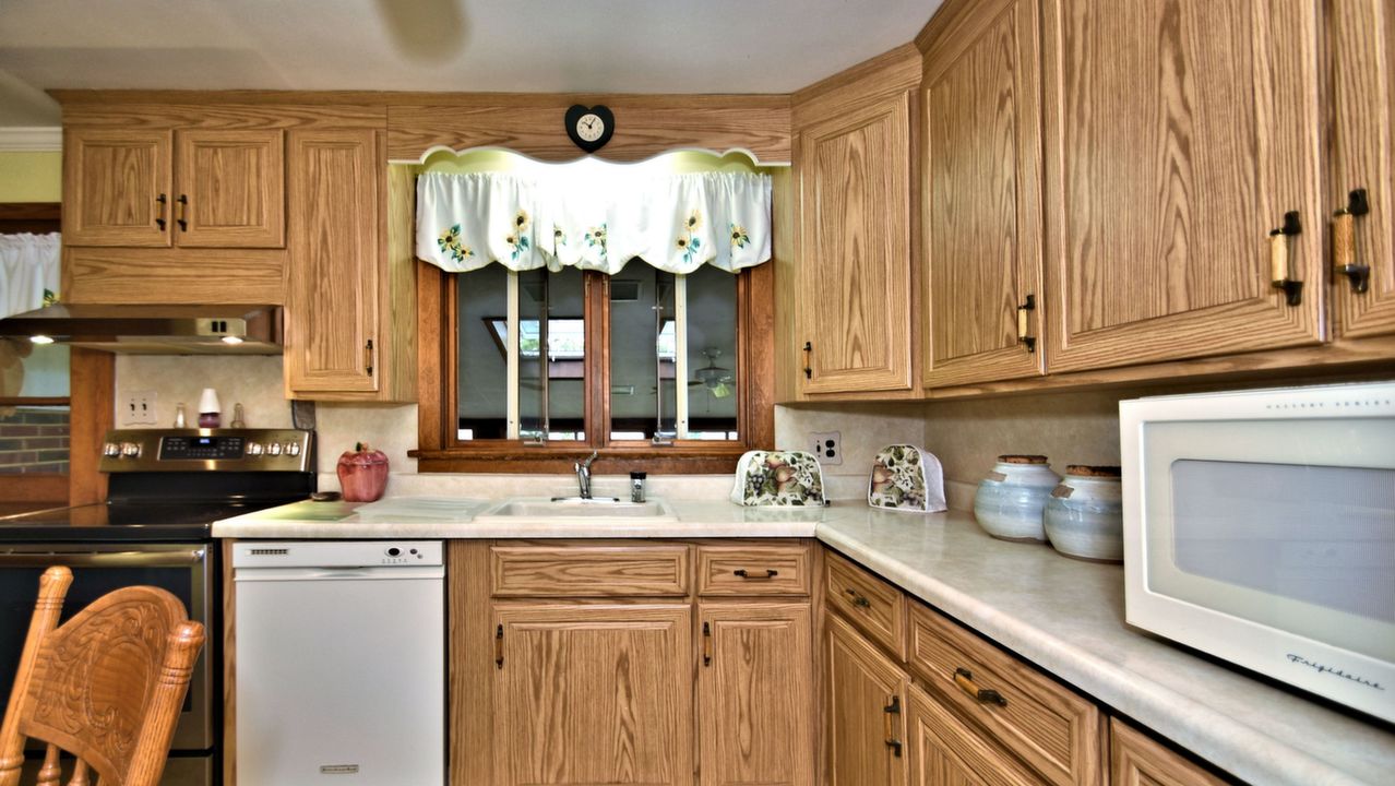 14 W Broad St, Hatfield, PA, 19440 Scene 2