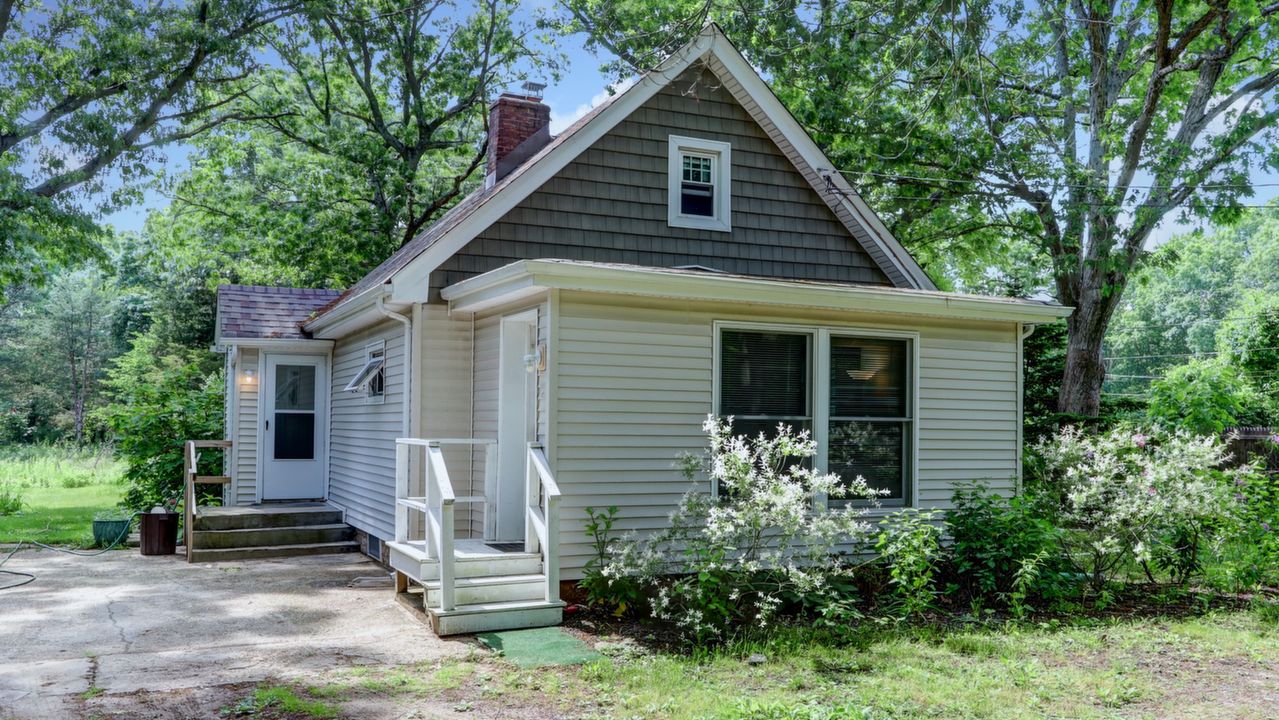 44 S Coleman Rd, Centereach, NY, 11720 Scene 2