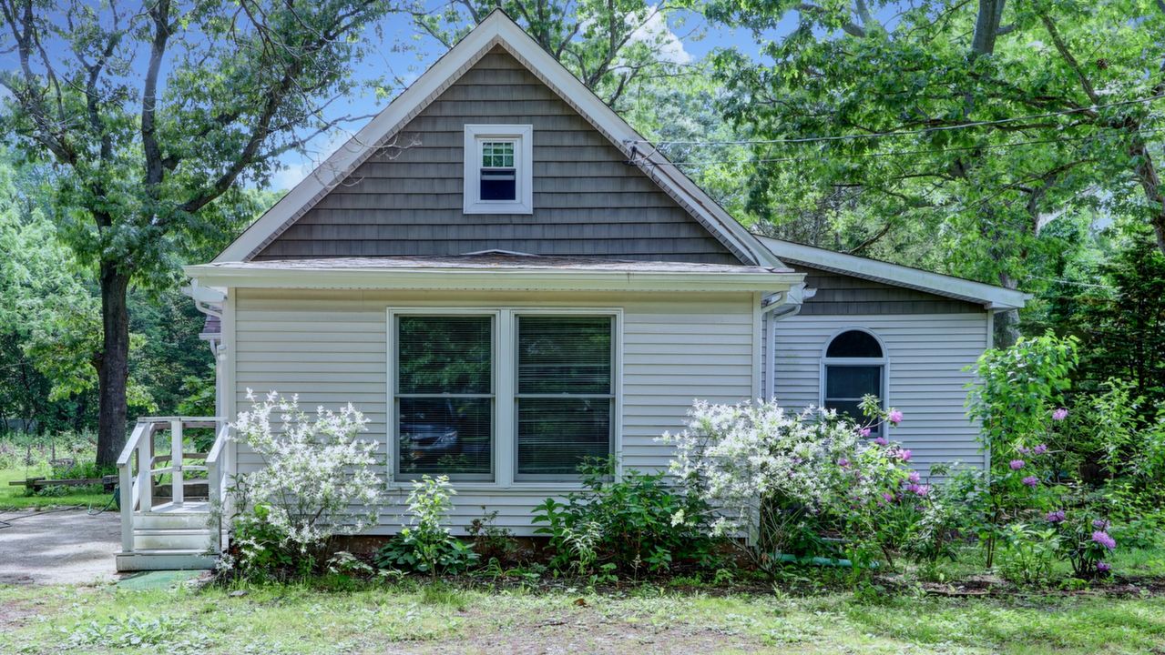 44 S Coleman Rd, Centereach, NY, 11720 Scene 3