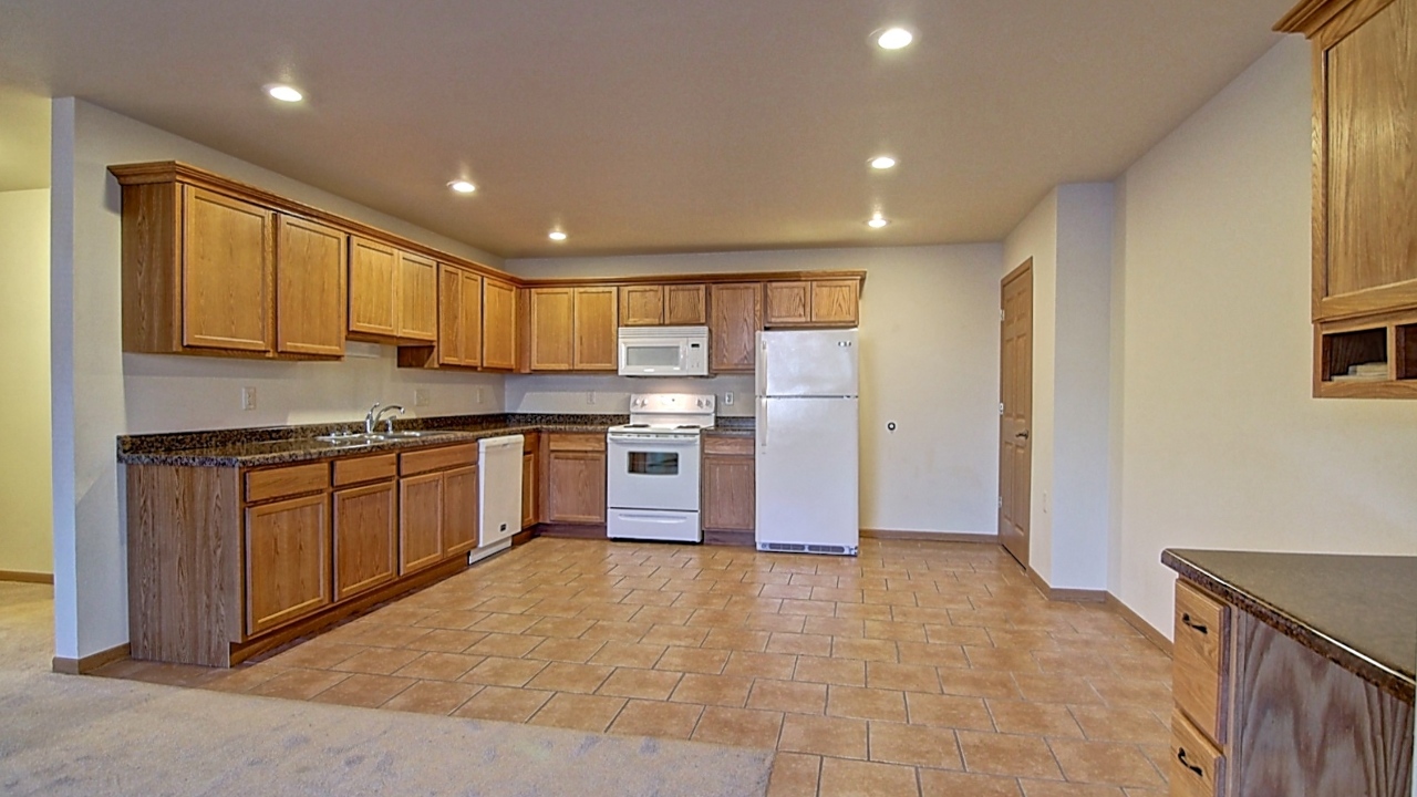 (Kitchen) Approx. 14 x 16