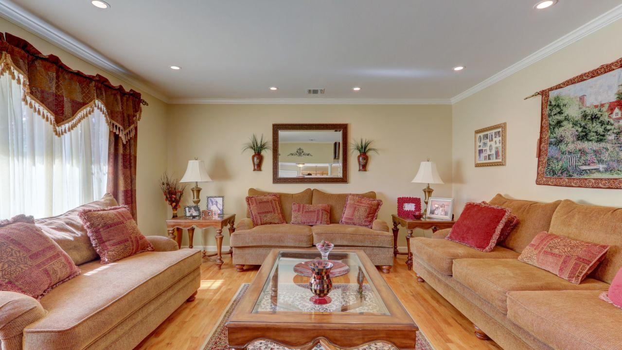 99 Nathan Dr, Bohemia, NY, 11716 Scene 4