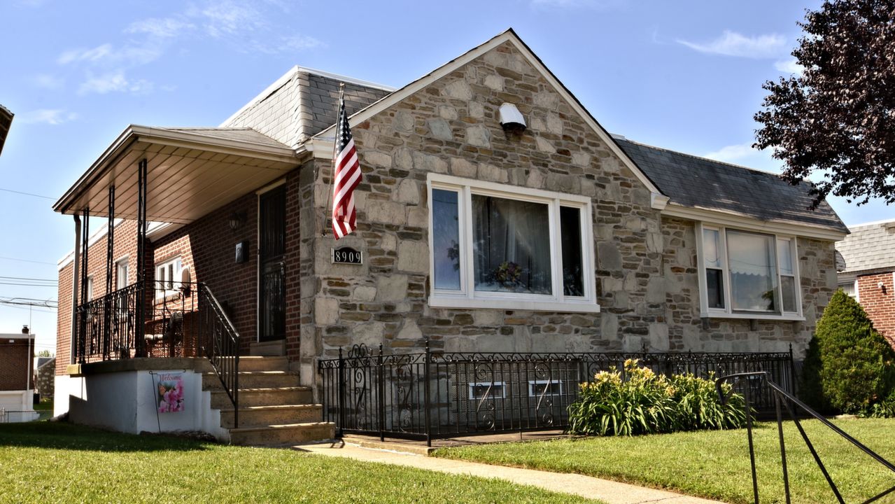 8909 Blue Grass Rd, Philadelphia, PA, 19152 Scene 1