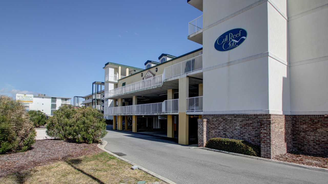 Wine Down, Tybee Island, GA, 31328 Scene 1