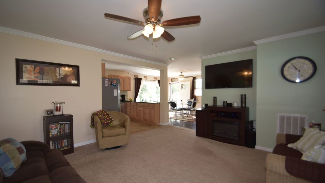 21 Huckleberry Ln, Levittown, PA, 19055 Scene 2