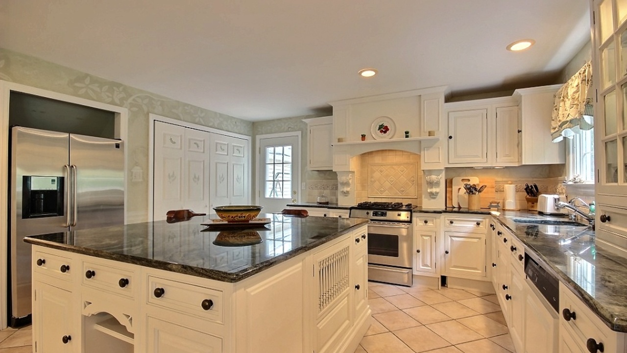 State of the Art Kitchen!