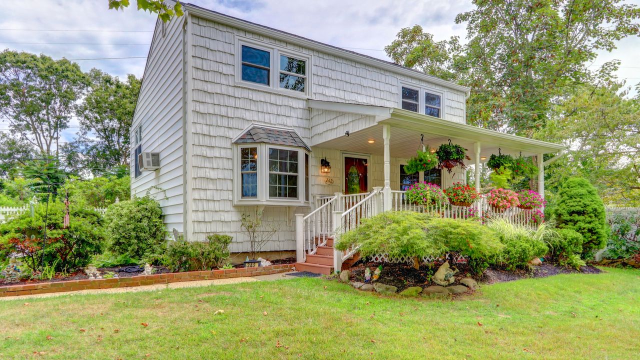 242 Eastwood Blvd, Centereach, NY, 11720 Scene 2