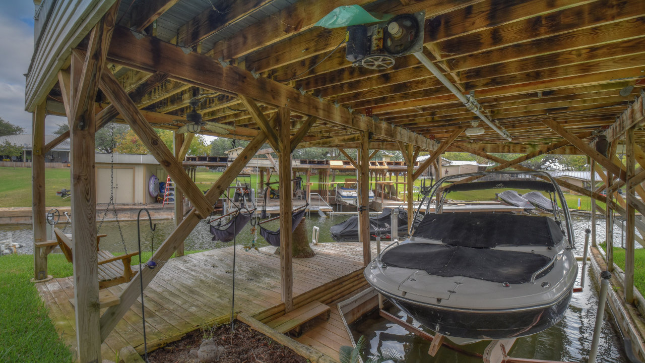 298 E Lakeshore Drive, Sunrise Beach, TX, 78643 Scene 3