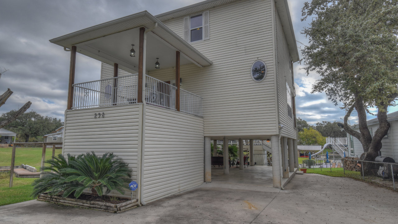 298 E Lakeshore Drive, Sunrise Beach, TX, 78643 Scene 1