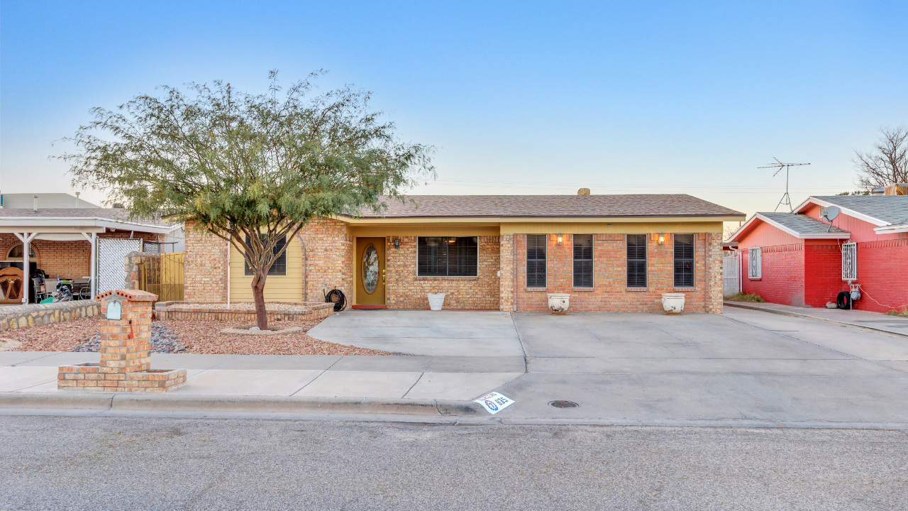 835 Mont Blanc Dr., El Paso, TX, 79907 Scene 1