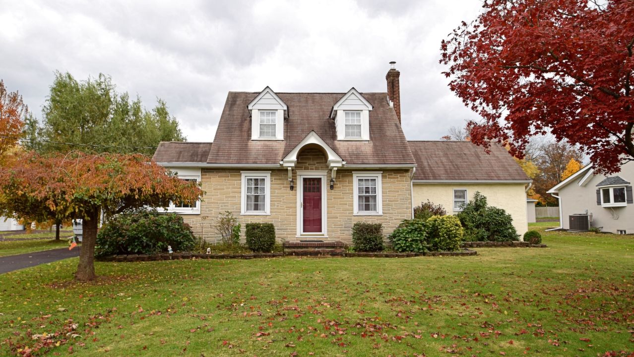 54 W Summit Ave, Telford, PA, 18969 Scene 1