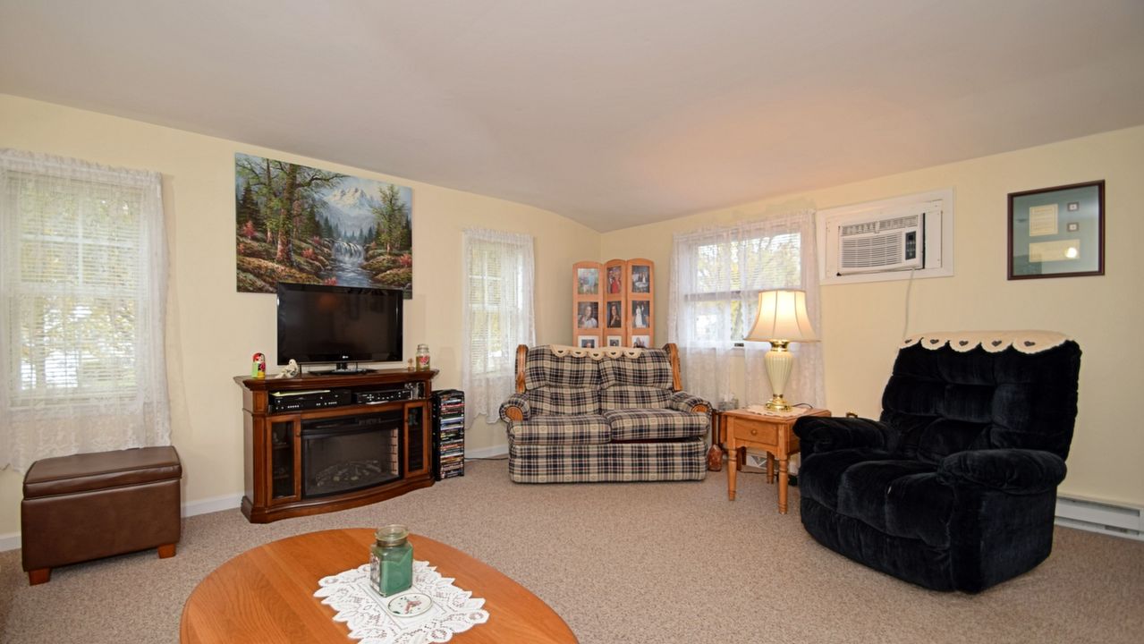 54 W Summit Ave, Telford, PA, 18969 Scene 4