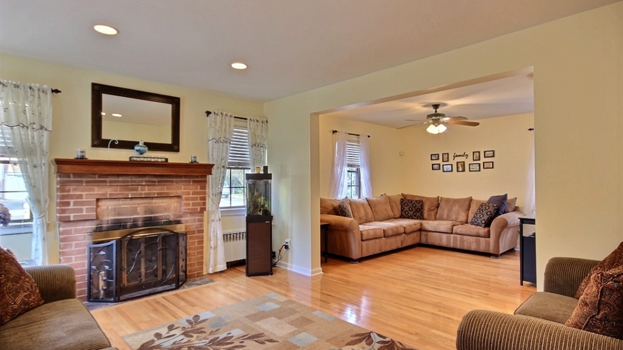 Living Room w/Fireplace