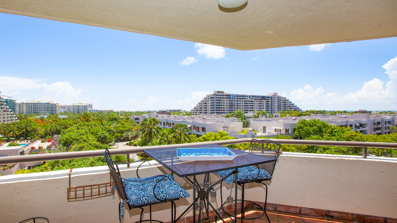 Ocean-Lane-Plaza-#801-04