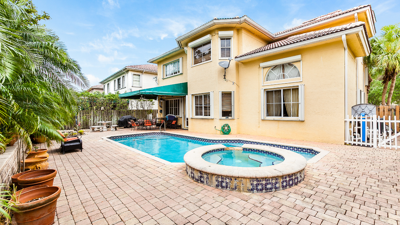 6814-NW-113th-PL-06