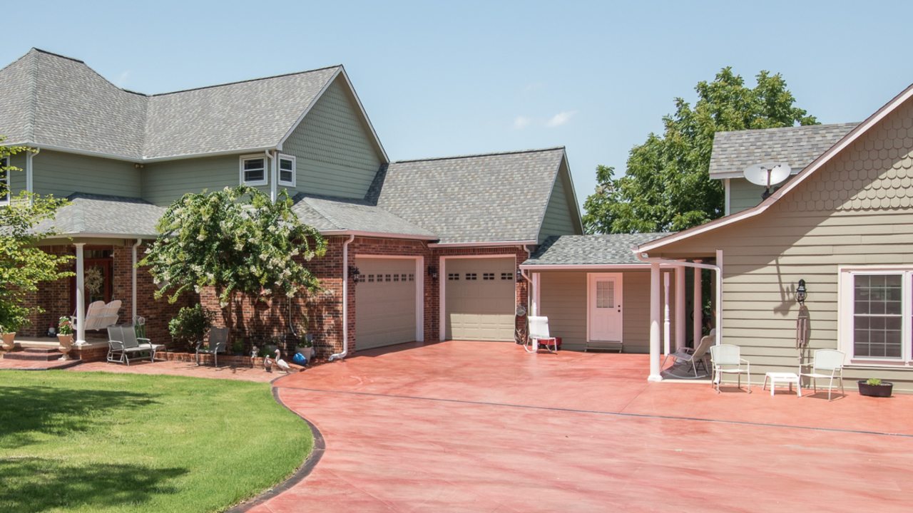3 Car Attached Garage
