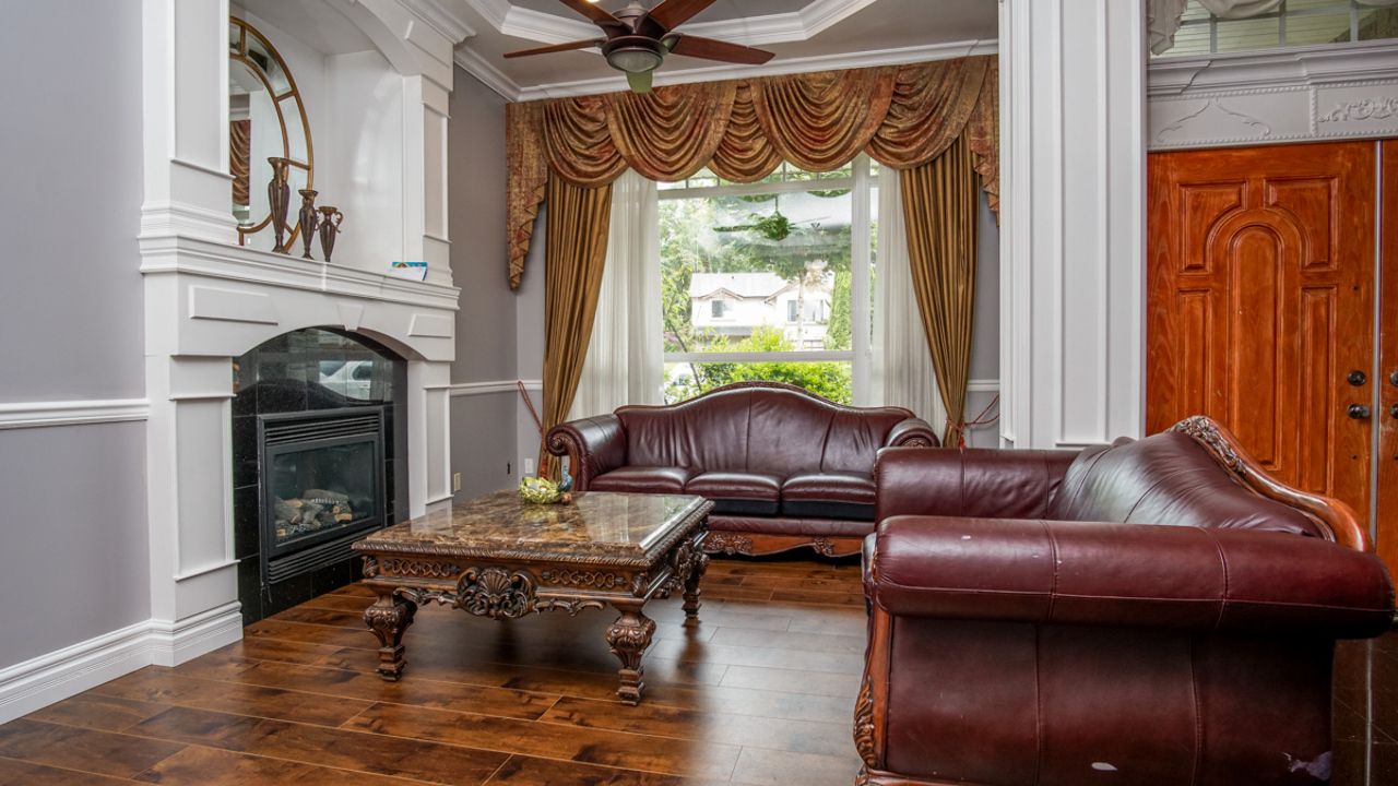 14751 WELLINGTON DRIVE, Surrey, BC, V3R 8Z8 Scene 2