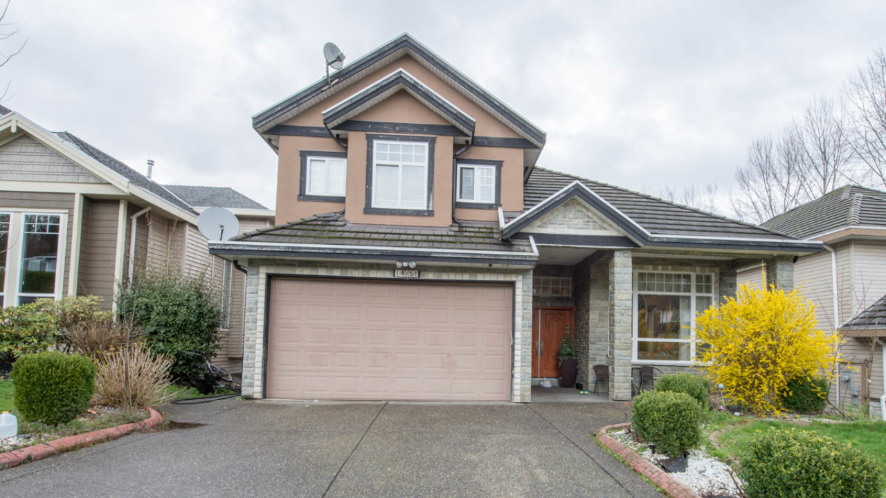 14751 WELLINGTON DRIVE, Surrey, BC, V3R 8Z8 Scene 1