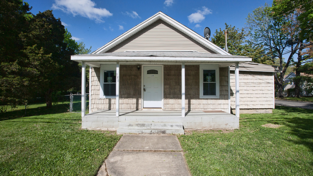 980 Ferndale Blvd, Central Islip, NY, 11722 Scene 1