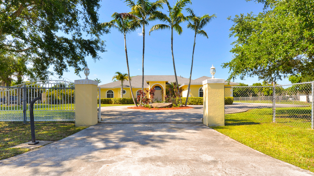 15921-SW-254th-St-01