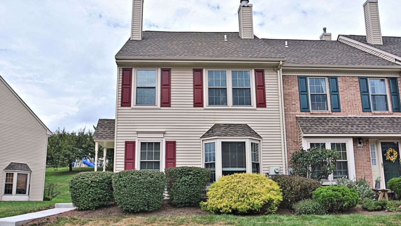 1053 Maple Glen Cir, Pottstown, PA, 19464 Scene 1