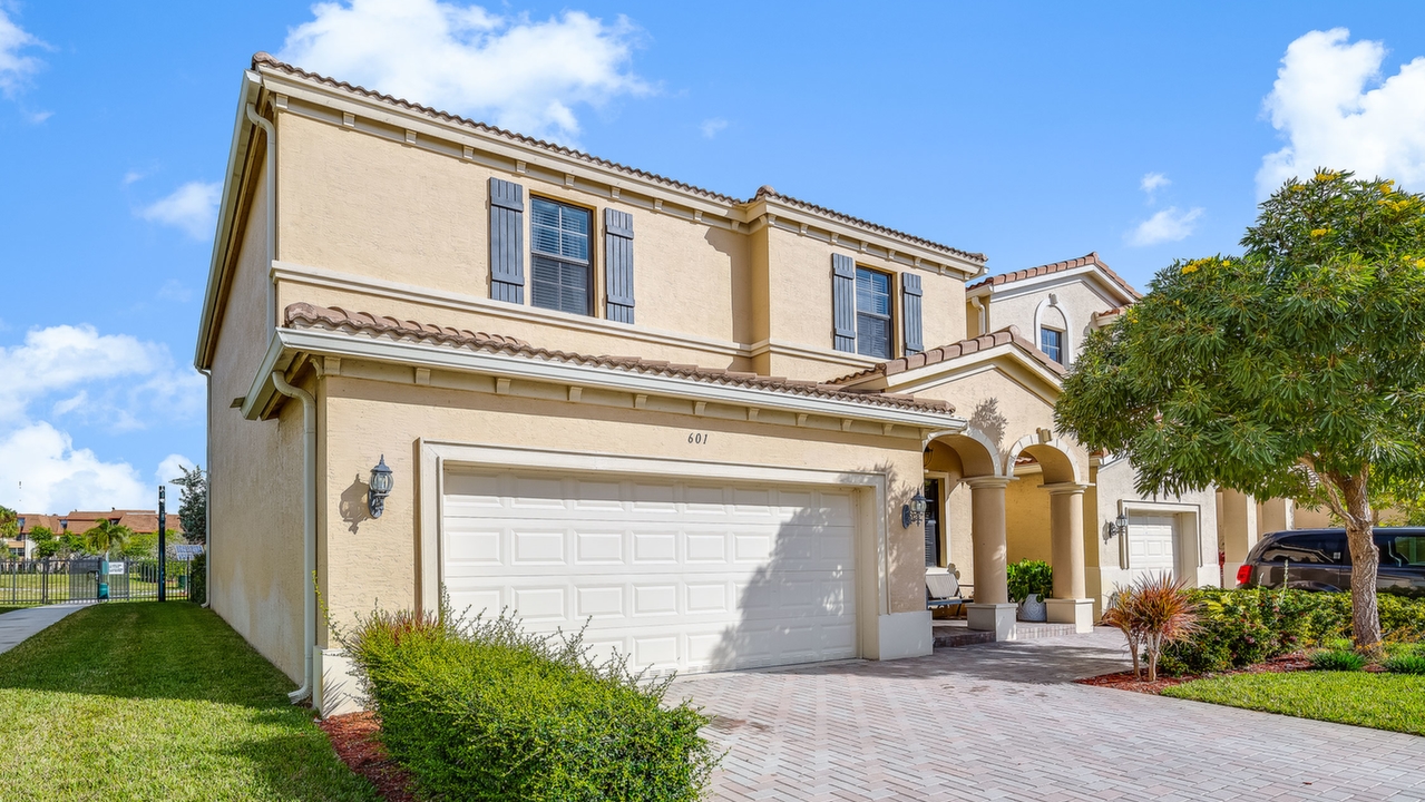 601-NE-193rd-St-01