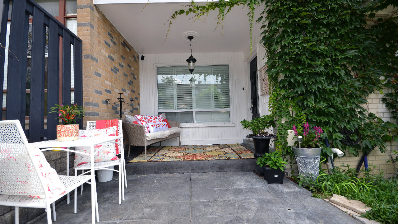 FENCED IN FRONT ENTRANCE