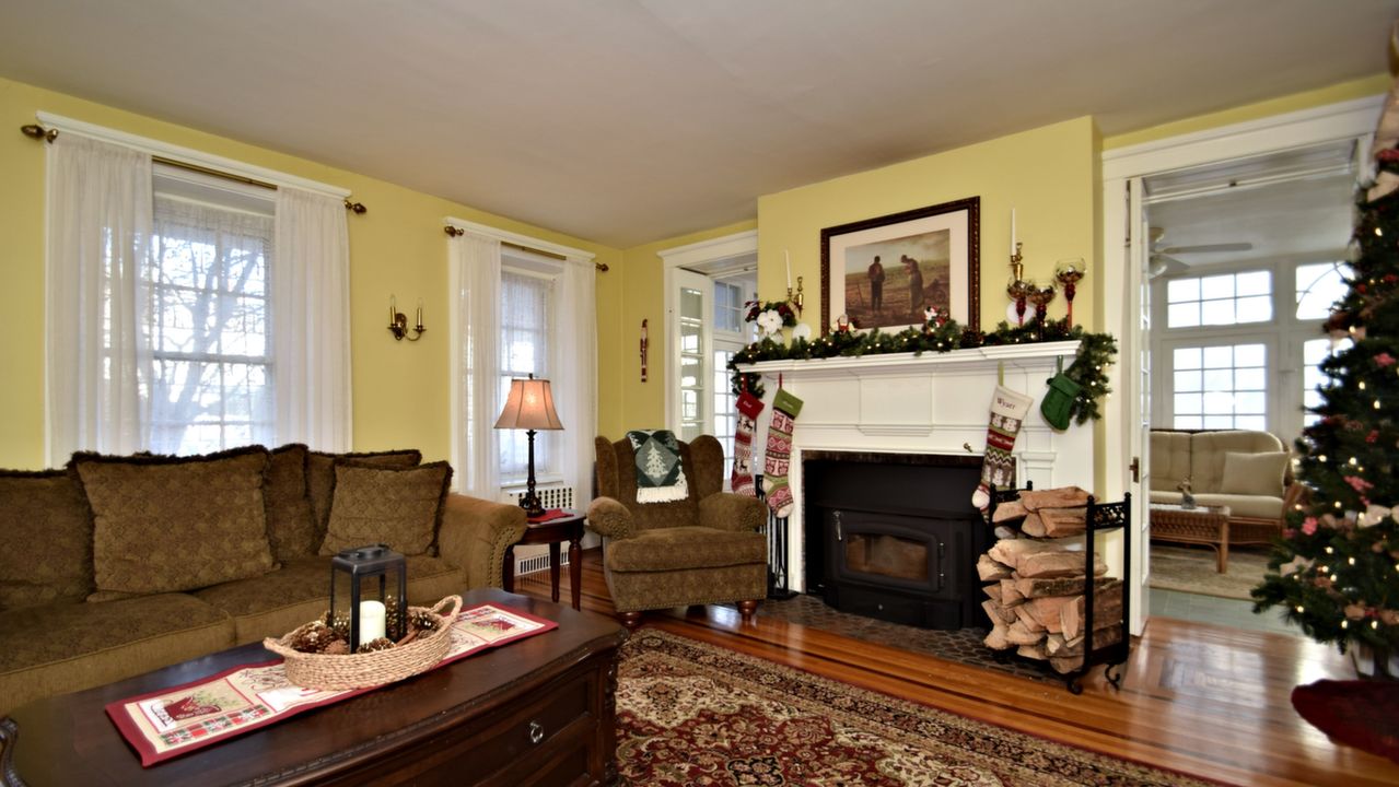 808 W Broad St, Quakertown, PA, 18951 Scene 2