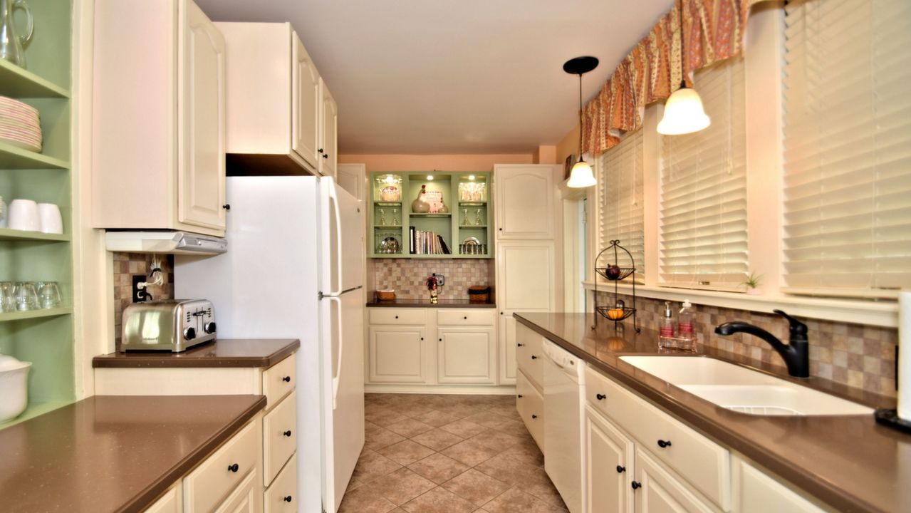 808 W Broad St, Quakertown, PA, 18951 Scene 4