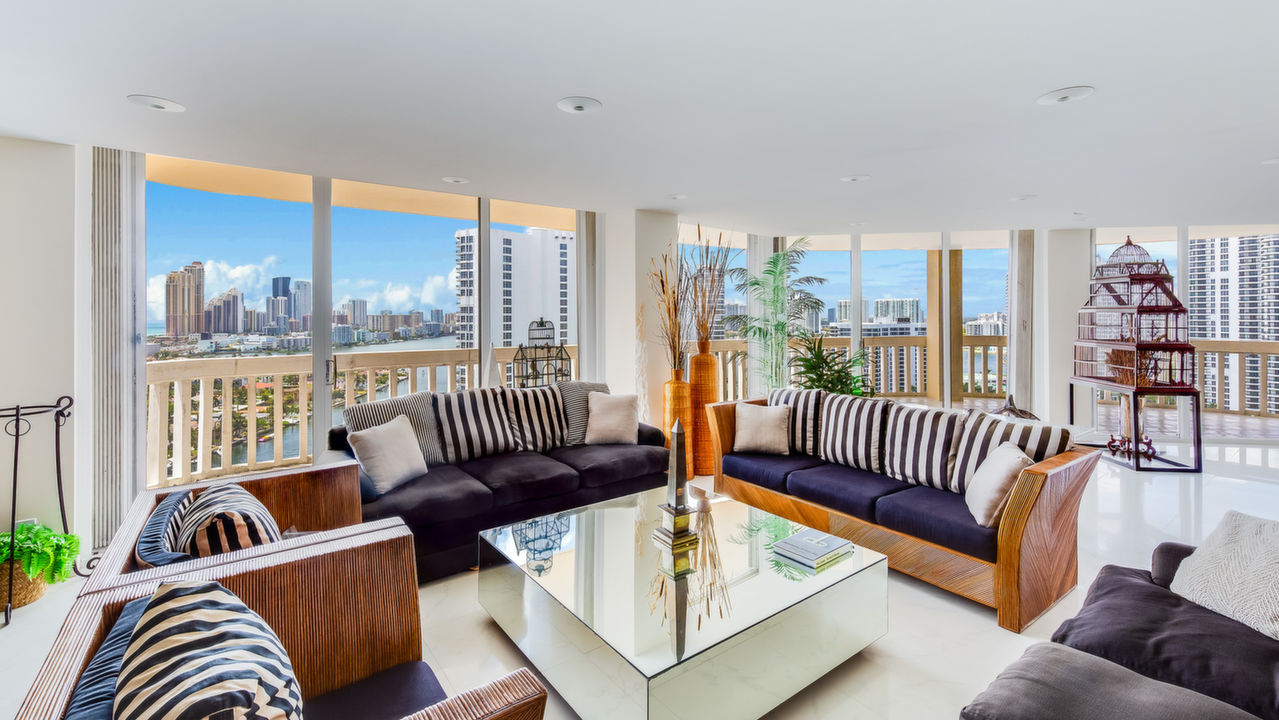 Turnberry-Towers-#19GR-04