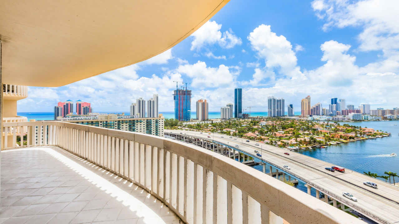 Turnberry-Towers-#19GR-10