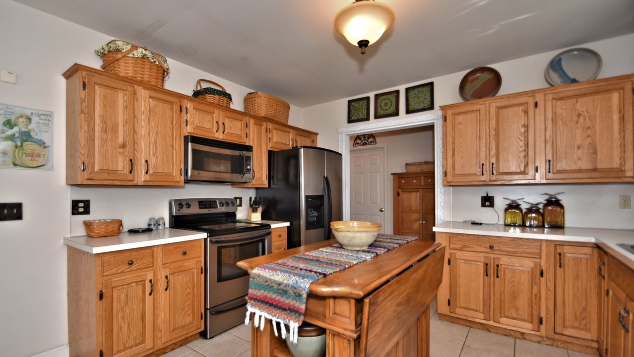 1945 Laura Ln, Pottstown, PA, 19464 Scene 3