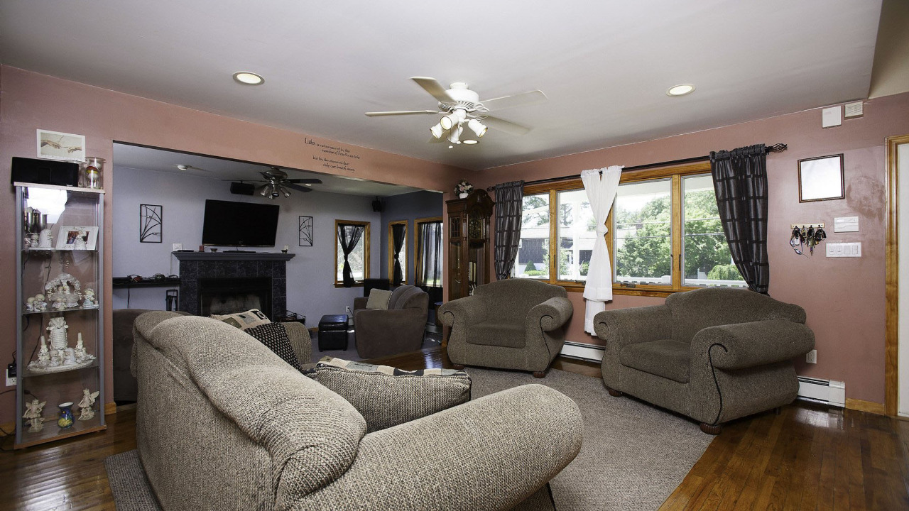 164 Sunset Avenue, Farmingdale, NY, 11735 Scene 2