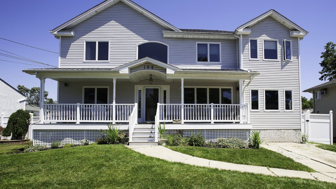 164 Sunset Avenue, Farmingdale, NY, 11735 Scene 1