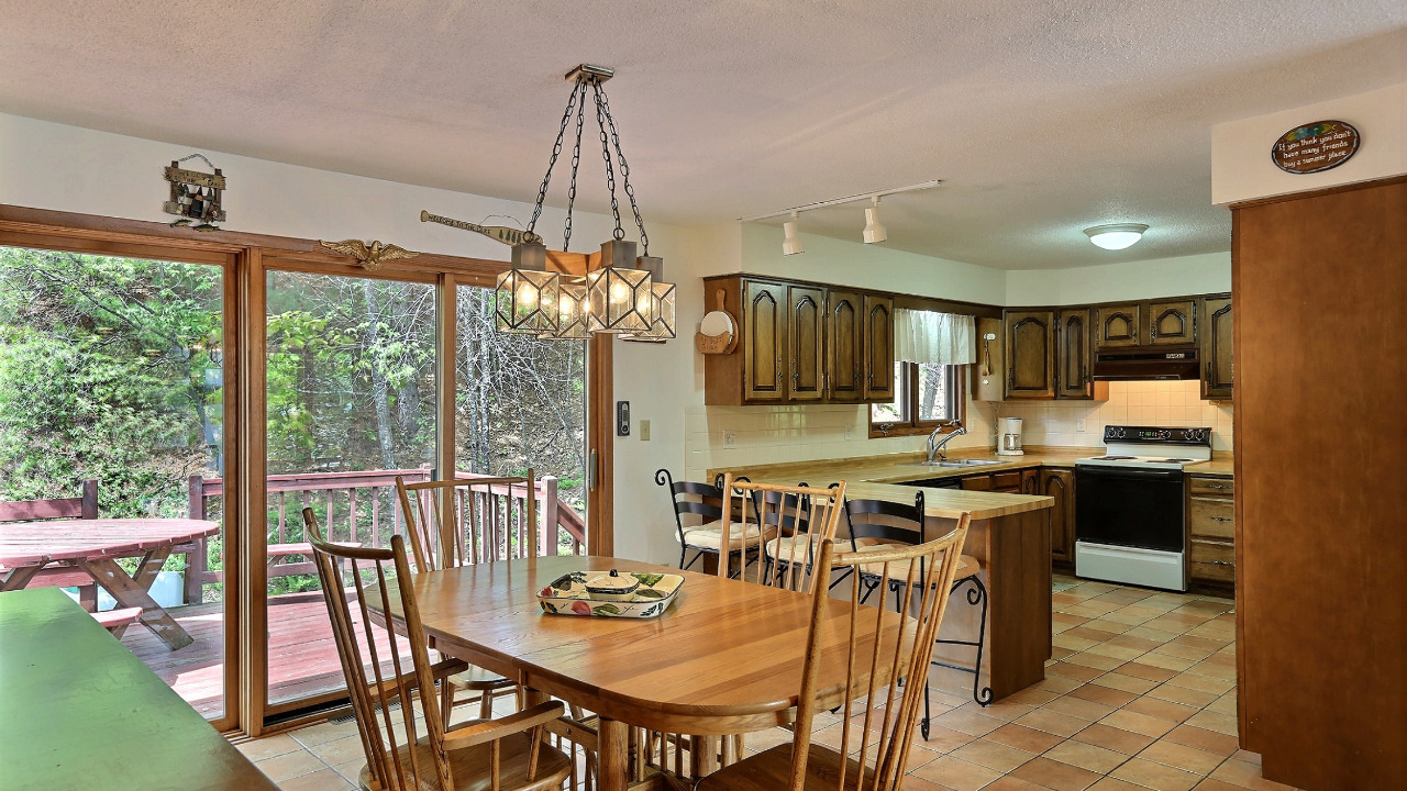 Kitchen_Dining_19682594