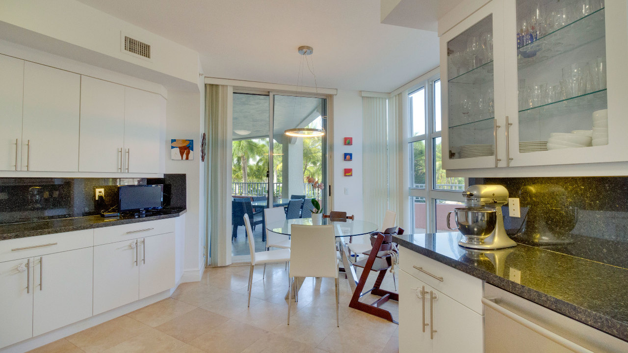 Lake-Villa-One-#206-08