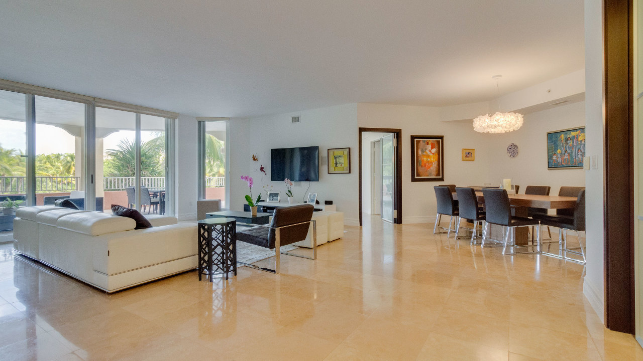 Lake-Villa-One-#206-01