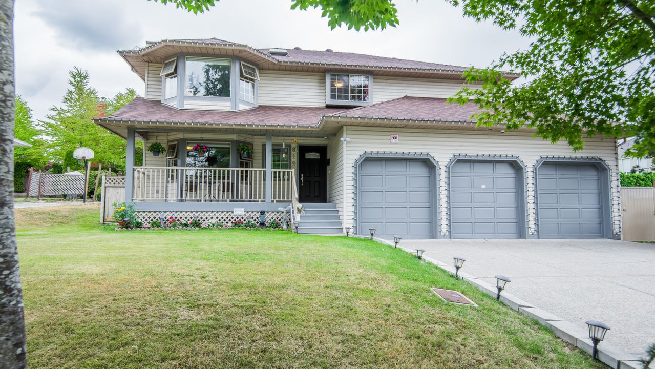 8190 150 St, Surrey, BC, V3R 8H2 Scene 1