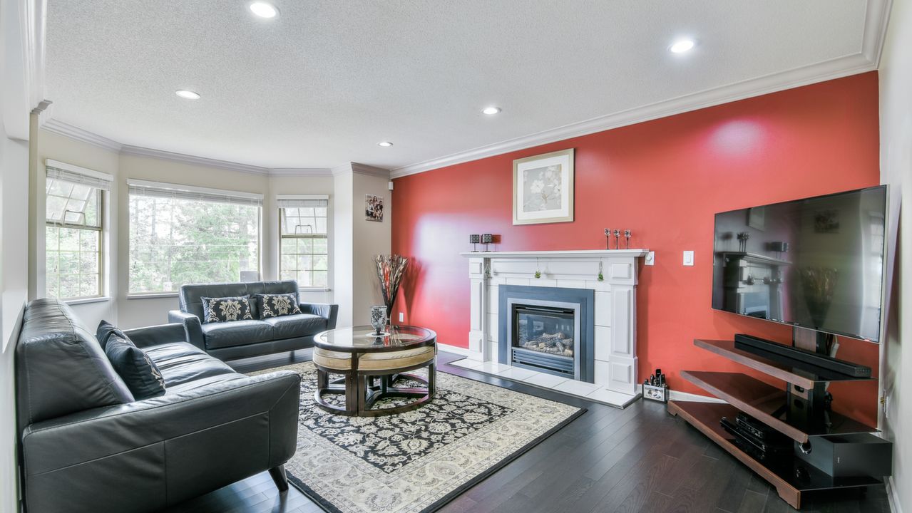 8190 150 St, Surrey, BC, V3R 8H2 Scene 2