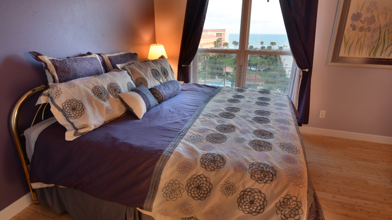 Master Overlooking Pool and Gulf