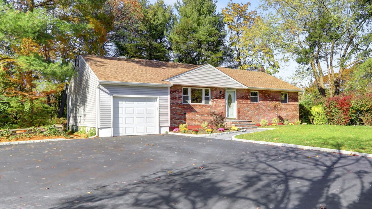 4 Lower Rd, Smithtown, NY, 11787 Scene 2