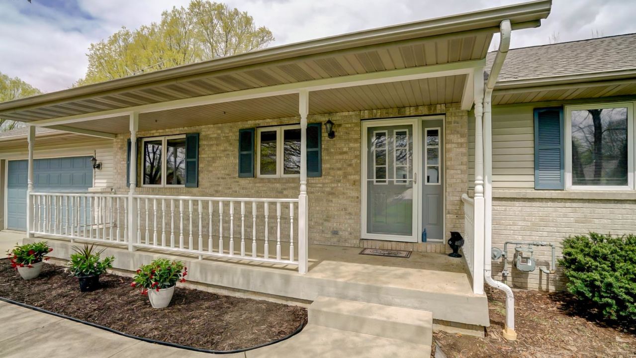 7643 Suffolk Down-40