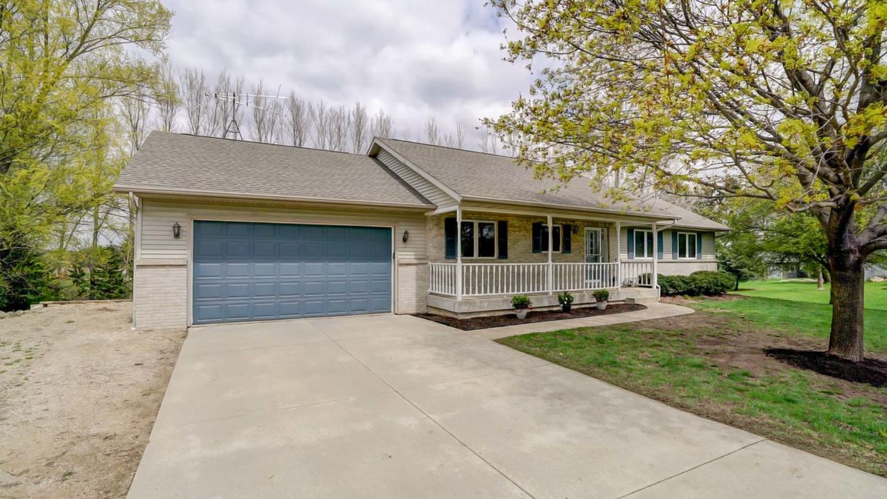 7643 Suffolk Down-49