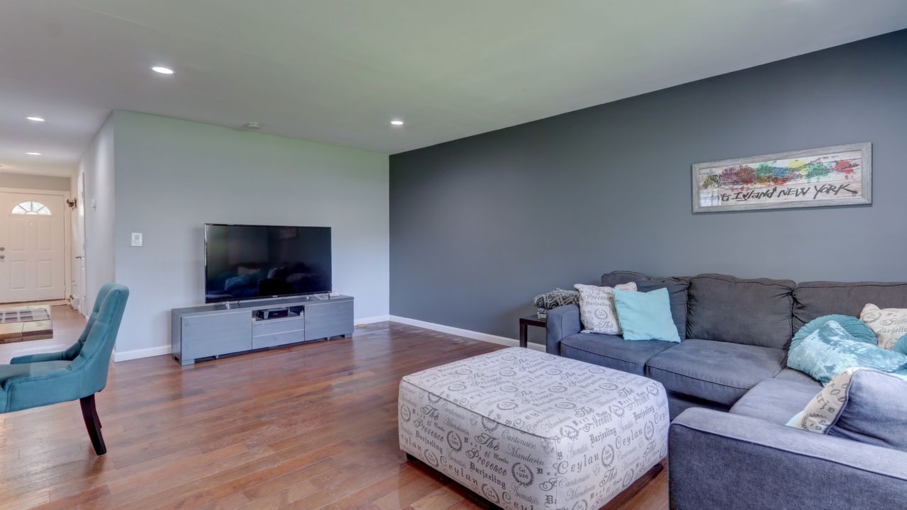 83 1st St, Ronkonkoma, NY, 11779 Scene 4