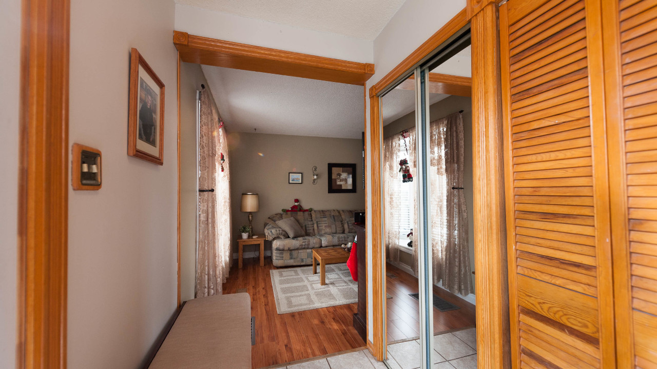 1 Hemlark Crt., Brampton, ON, L6S2B7 Scene 4