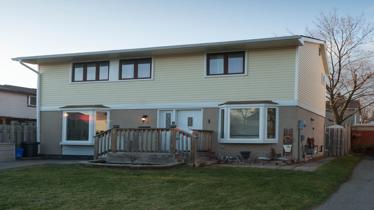 1 Hemlark Crt., Brampton, ON, L6S2B7 Scene 2