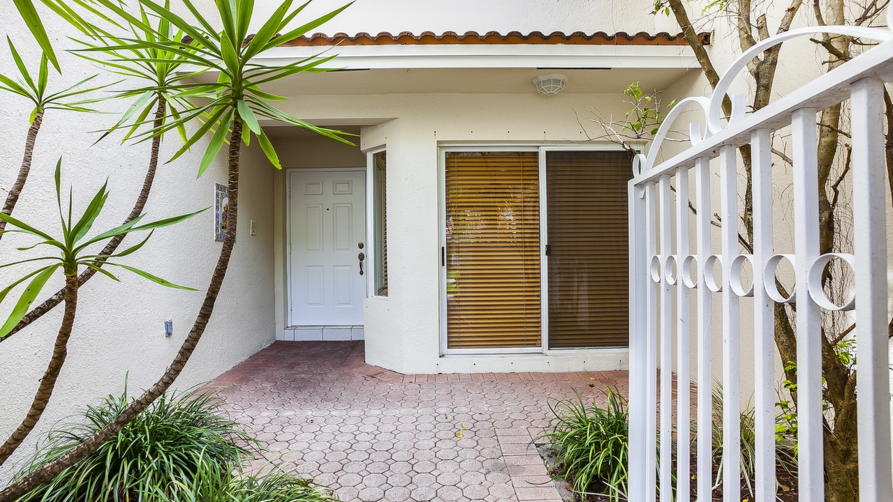 9769-NW-45th-Ln-02
