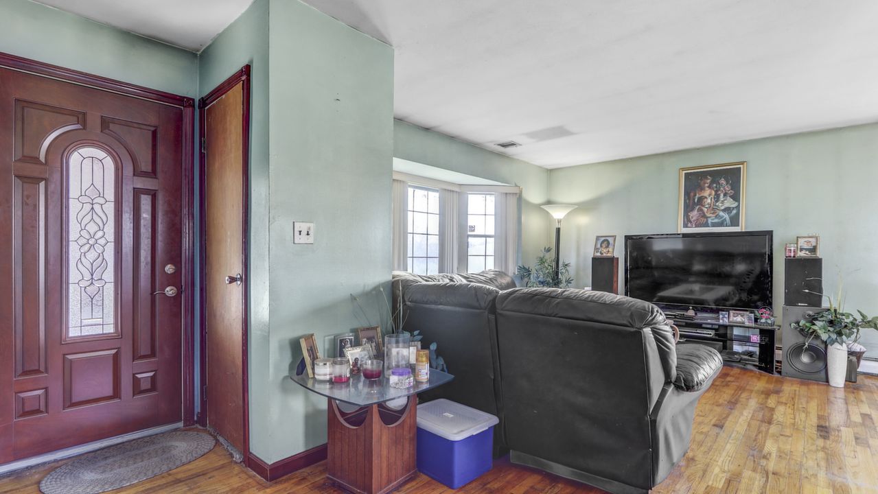 48 Tiber Ave, Deer Park, NY, 11729 Scene 3