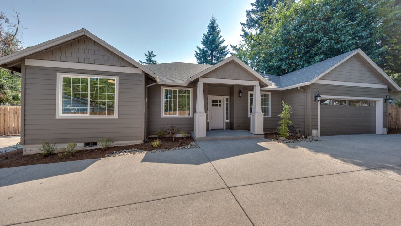 10450 NE Morris St, Portland, OR, 97220 Scene 1