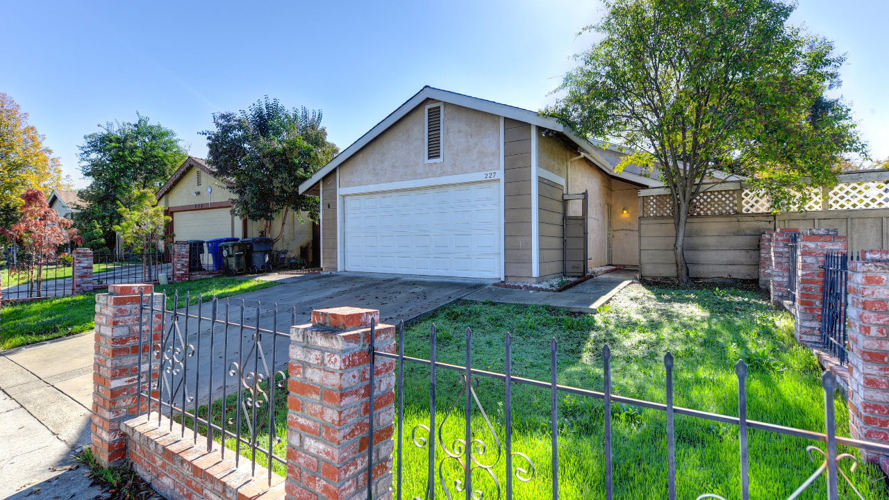 227 Cedar Rock Cir., Sacramento, CA, 95823 Scene 3