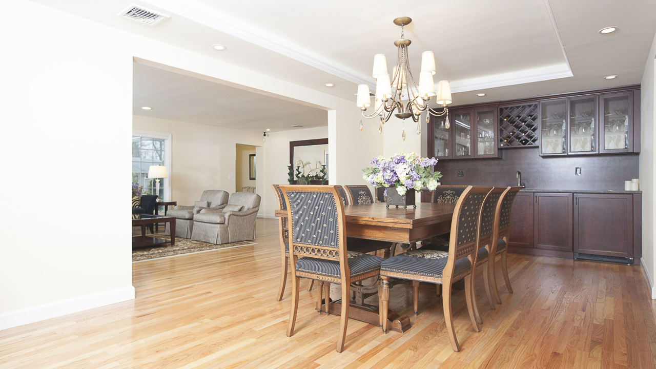 10 Andover Road, Roslyn Heights, NY, 11577 Scene 3